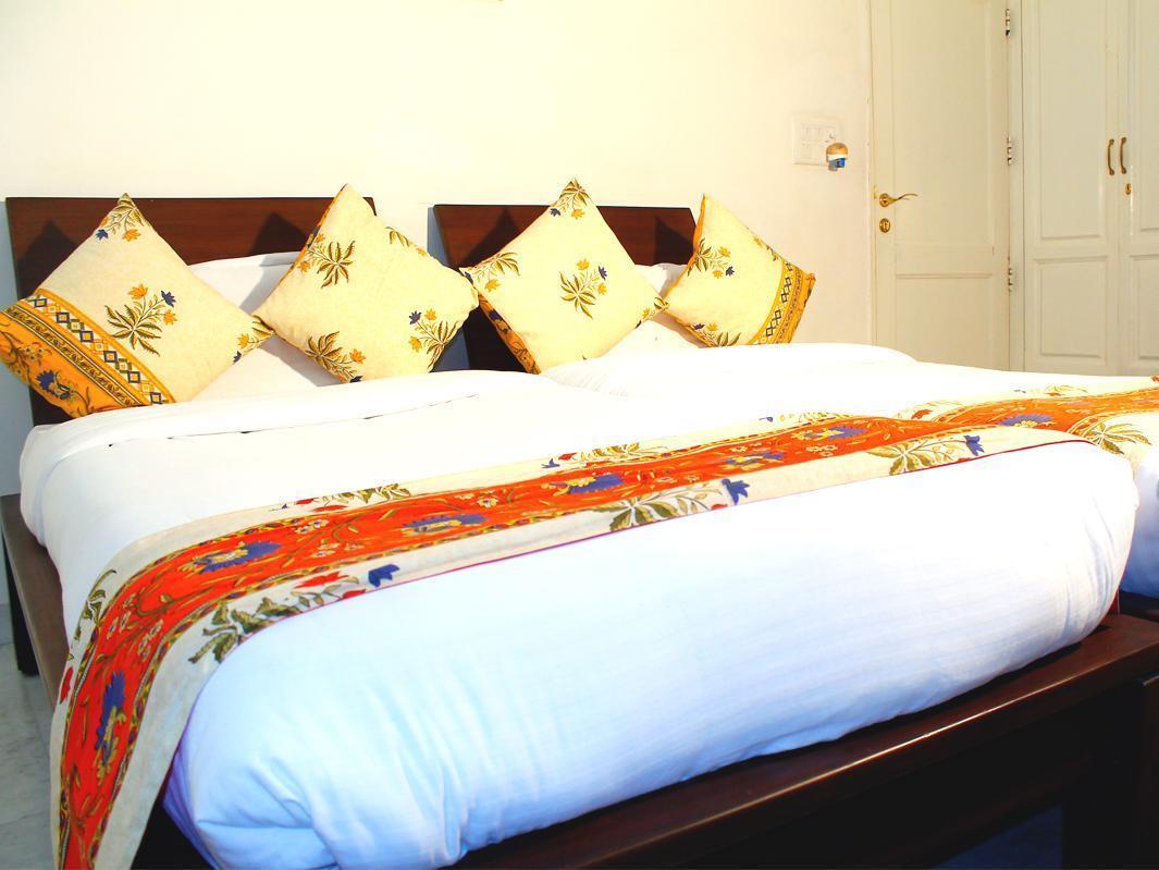 Hotel Mehra Residency At The Airport Nueva Delhi Exterior foto
