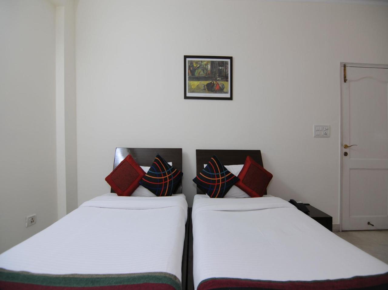 Hotel Mehra Residency At The Airport Nueva Delhi Exterior foto